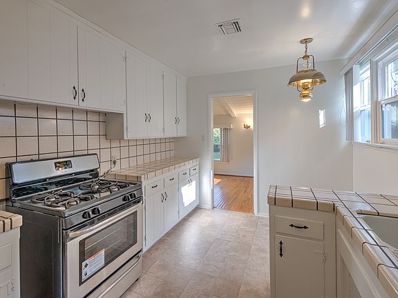 3rd image of 5100 Hazeltine Ave