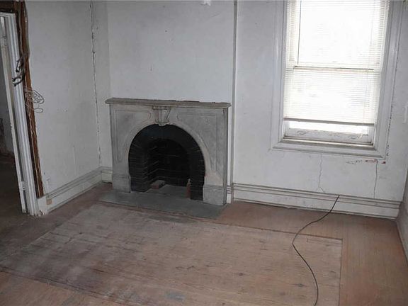 4th image of 5564 Bartmer Ave