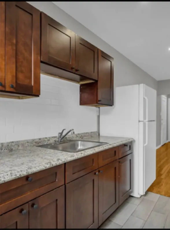 2501 Hurlbut St — Photo 2