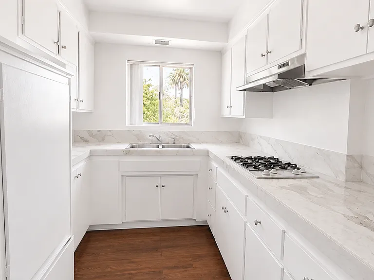4020 Inglewood Blvd #10 — Photo 3