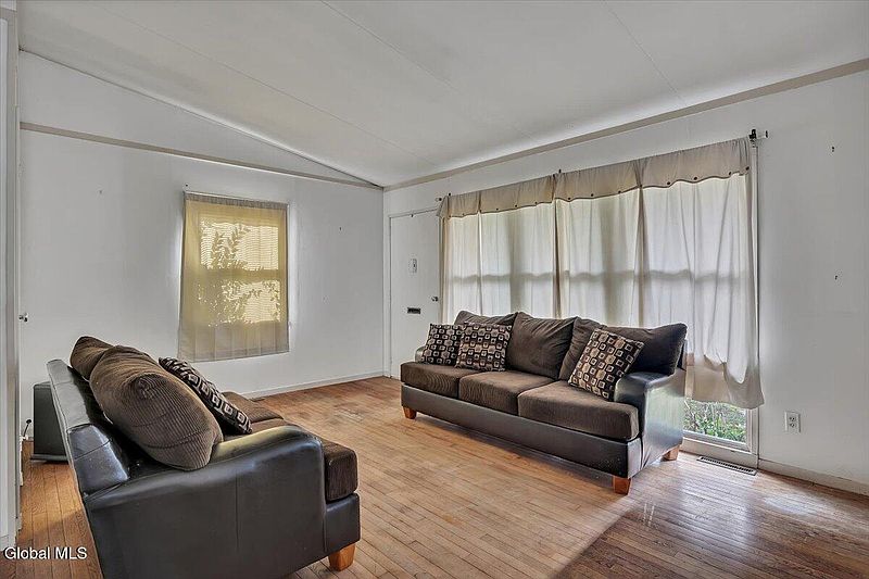 5th image of 28 Sherwood Drive