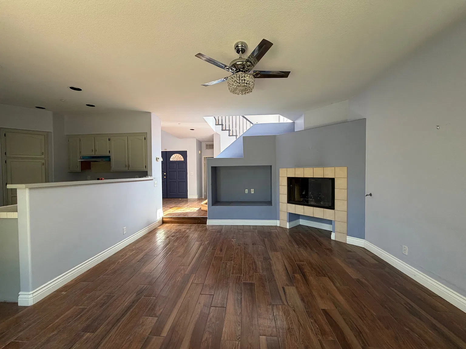 4 bed, 2216 sqft, $3,500 — Photo 4
