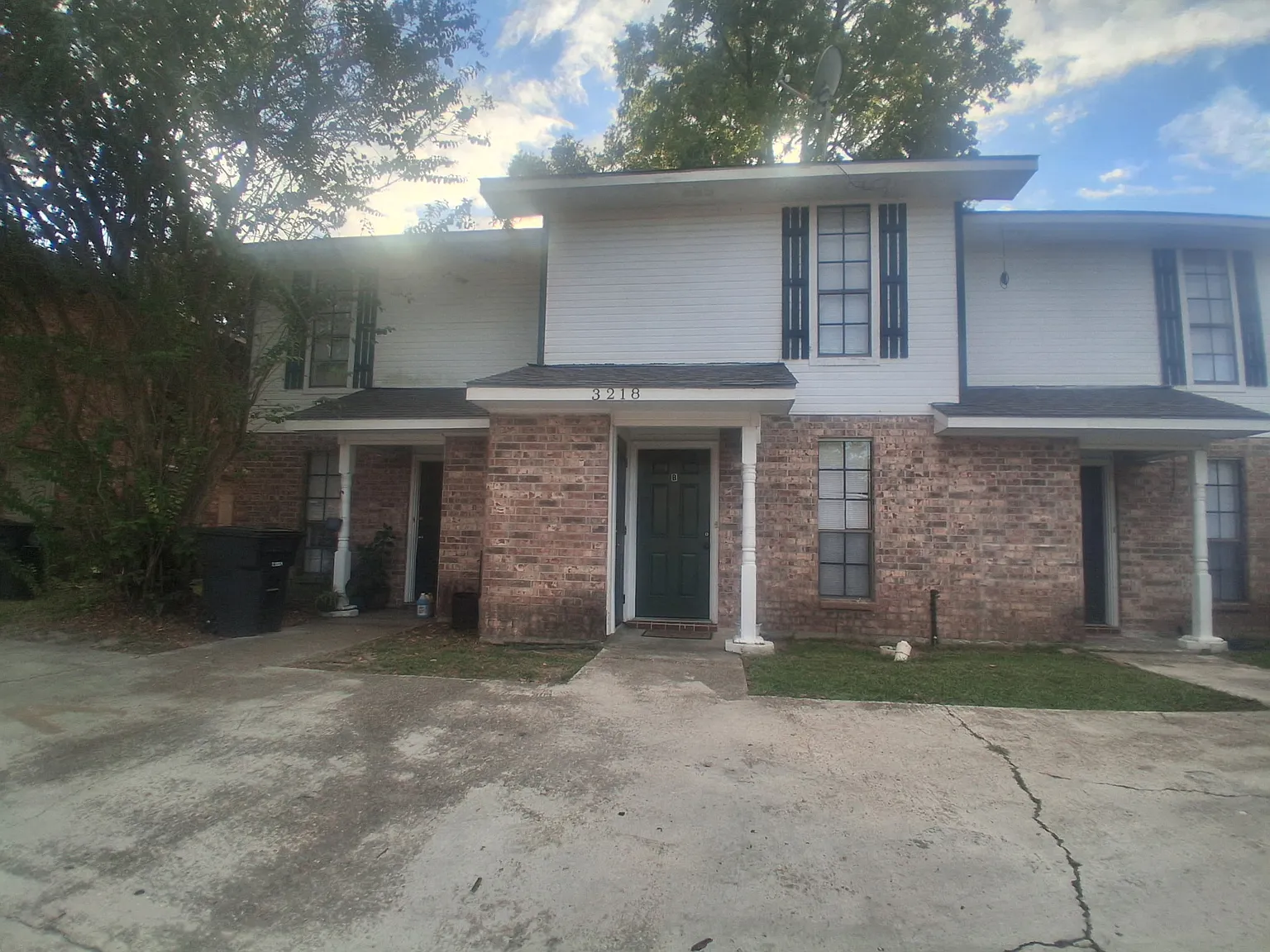 2 bed, 1.5 bath, 1050 sqft, $1,200 — Photo 1