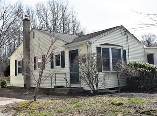 1046 Chopmist Hill Rd, Scituate, RI 02857