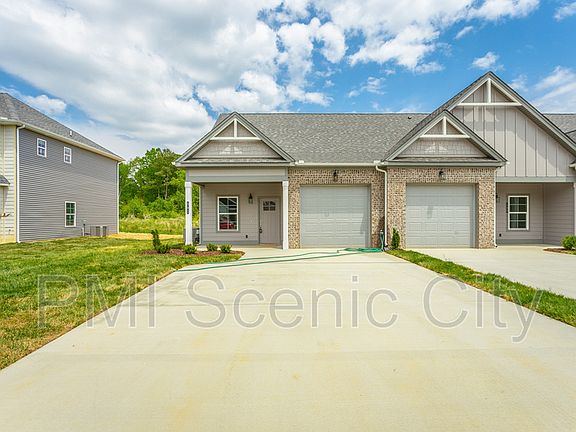2nd image of 591 Bellingham Dr NE
