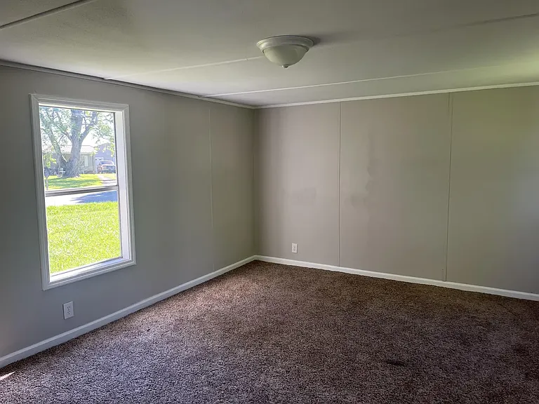 133 Albany Cir — Photo 7