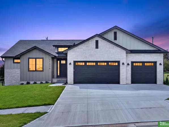 21019 E St, Elkhorn, NE 68022