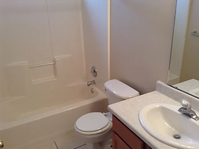 555 E 700 N — Photo 11