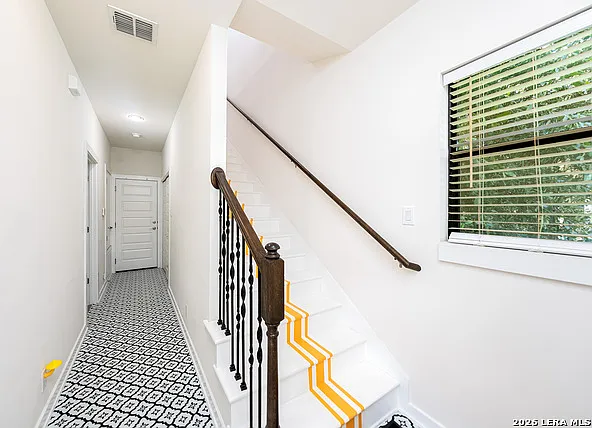 1150 N Olive St — Photo 9