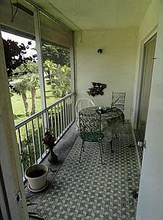 4th image of 1400 NE 191st St APT 303
