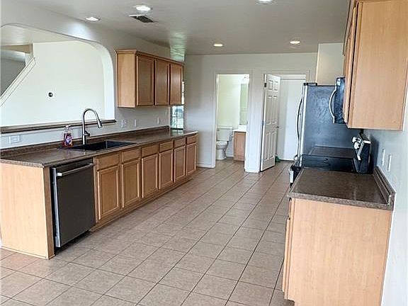 5th image of 809 Santos Ave
