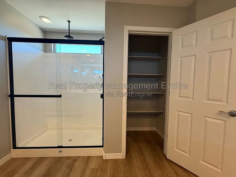 5618 N 87th Dr — Photo 19