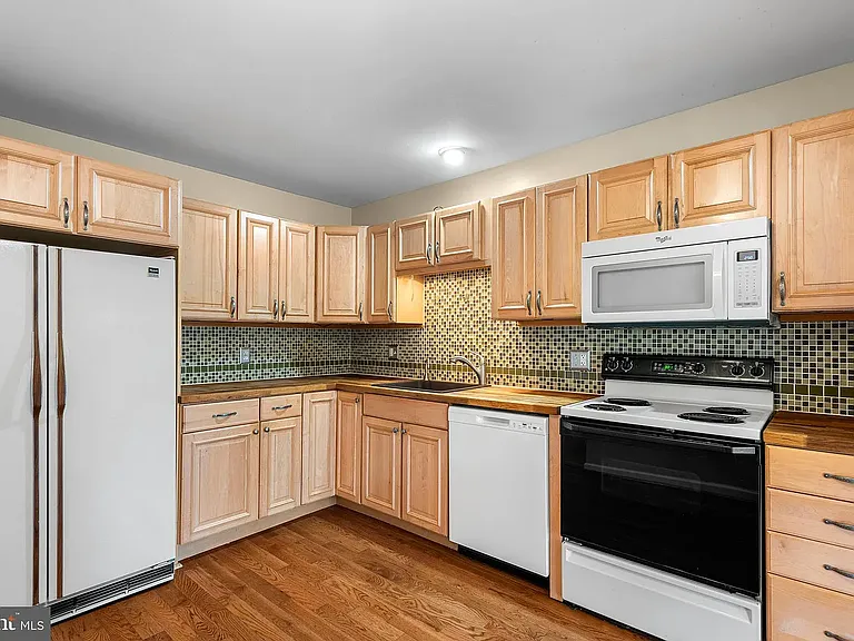 60 Iroquois Ct — Photo 15
