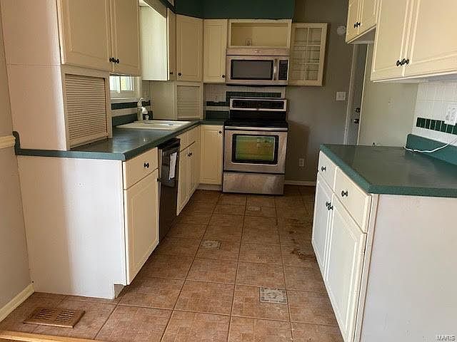 2nd image of 307 N Shawnee Blvd