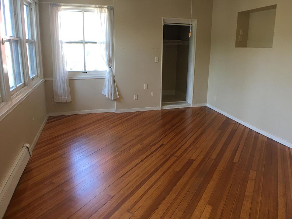 2nd floor bedroom
