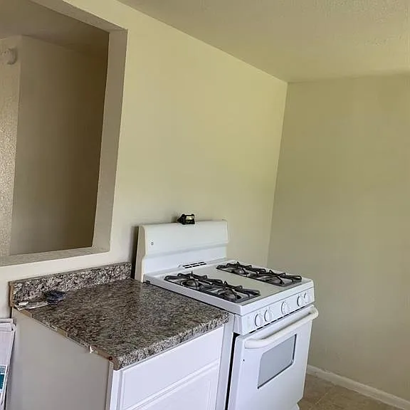 212 Houston St — Photo 6