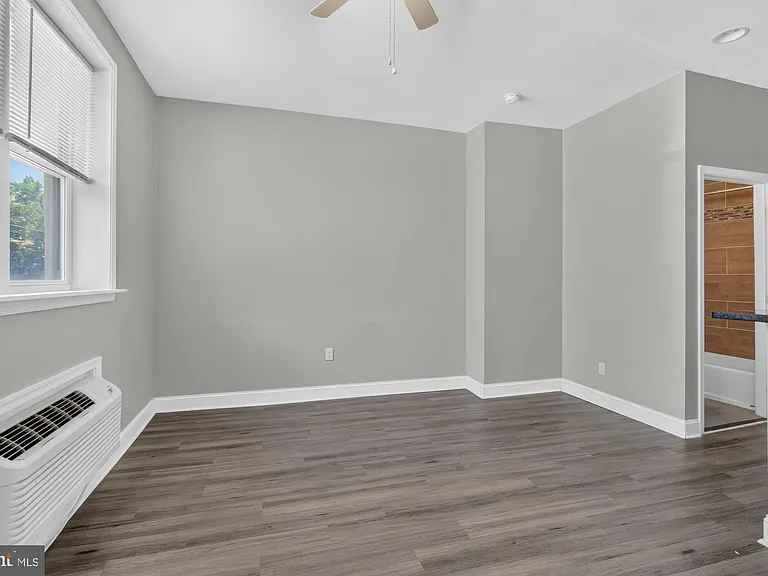3127 Cedar St #1F — Photo 2