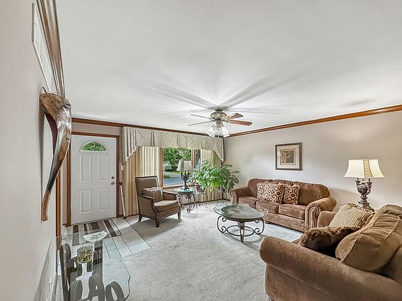 3rd image of 17944 Glen Oak Ave