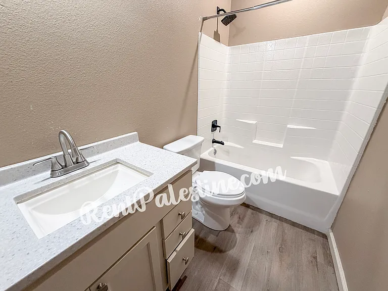 1305 Cummins St #1321 — Photo 12