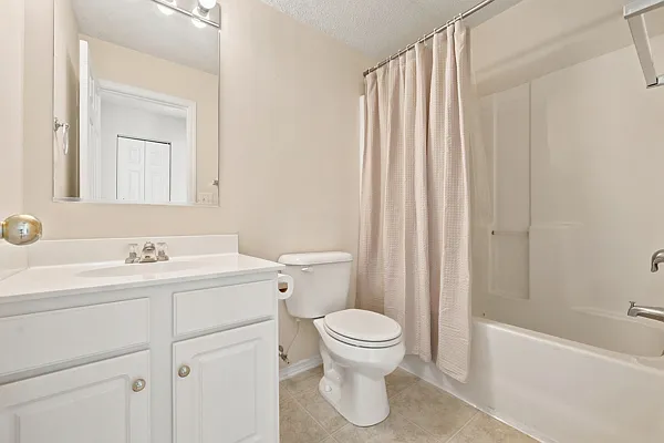 914 Bur Oak Ct — Photo 16