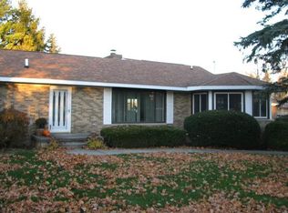 717 N Rainbow Dr, Clare, MI 48617