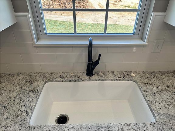 3rd image of 307 Park Place Dr