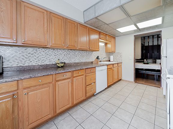 4th image of 7525 W 175th St #823