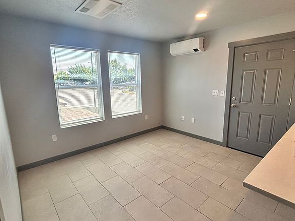 5th image of 2106 S Vista Ave #102
