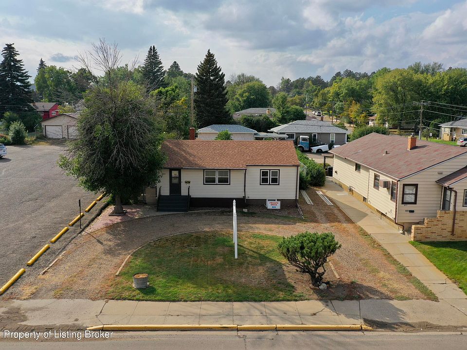 1st image of 869 3rd Ave W
