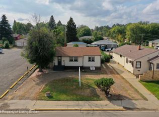 869 3rd Ave W, Dickinson, ND 58601