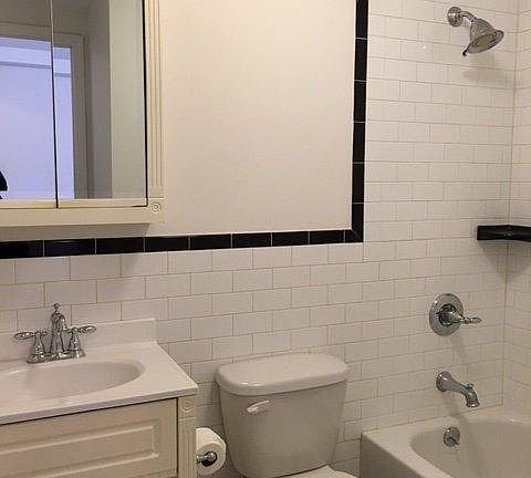3rd image of 611 Grand St #2AAWE
