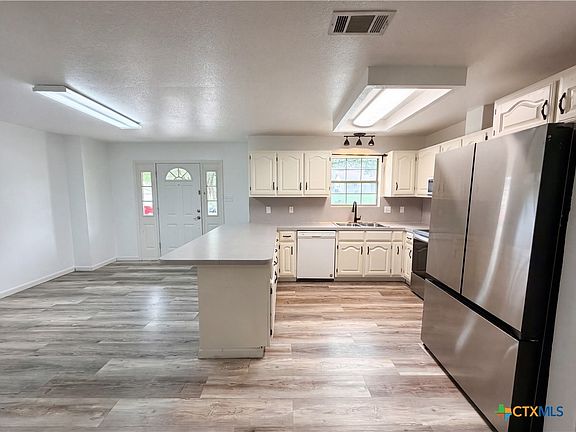 2nd image of 410 Cole Ave
