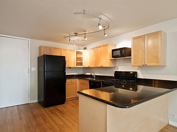 5th image of 1960 N Lincoln Park West Ave #601
