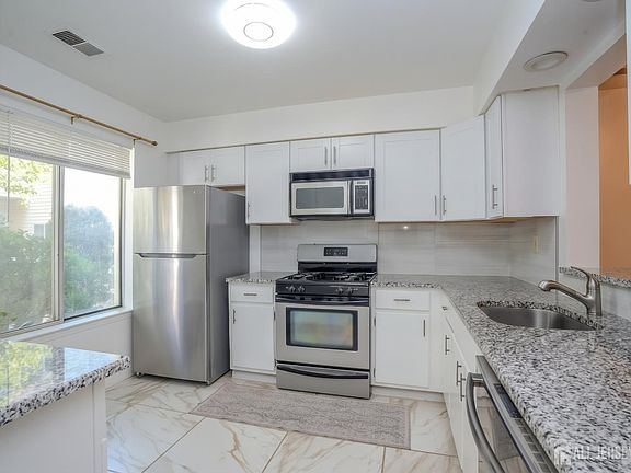 5th image of 1088 Schmidt Ln