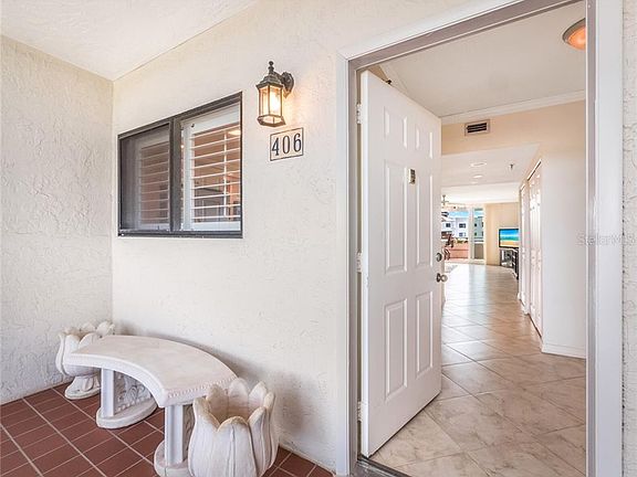 2nd image of 1485 Gulf Of Mexico Dr Unit 406