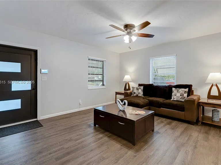 6531 SW 57th Pl — Photo 5
