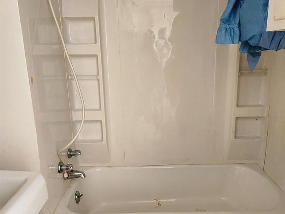 3rd image of 400 Yeardley Ave