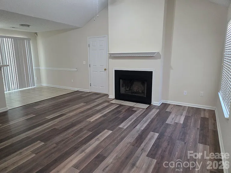 437 Cedarcroft Dr — Photo 3