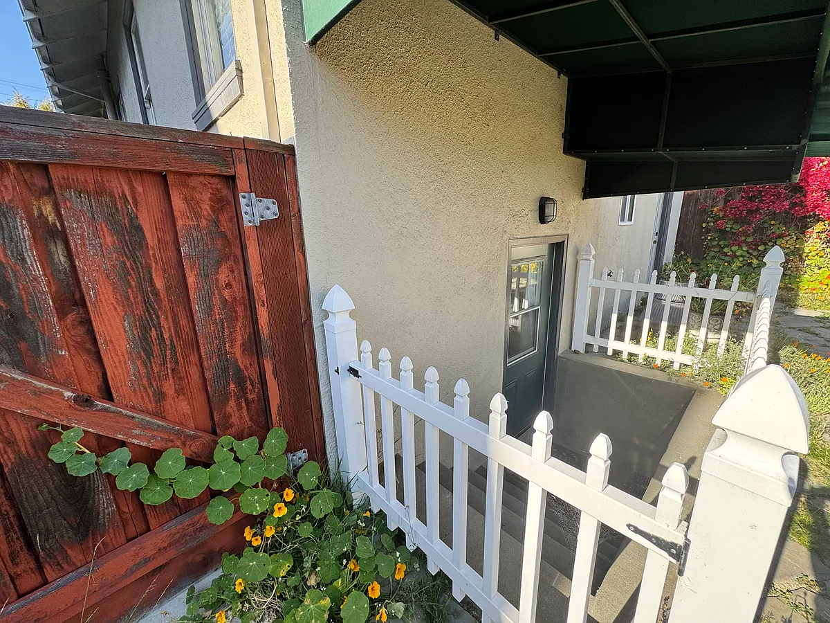 Photo 2 of 12 - 333 63rd St #1 - Oakland, CA Building Photo - 333 63rd St #1