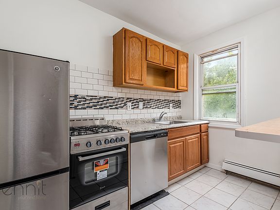 2nd image of 726 Lafayette Ave #3B