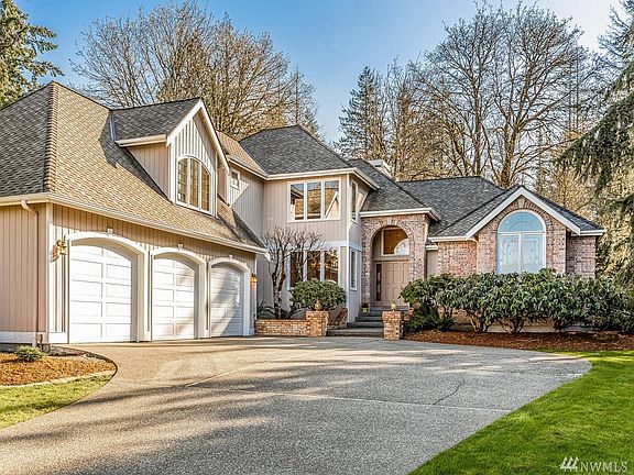 Welcome Home! Dramatic traditional home in Shadow Ridge Estates.