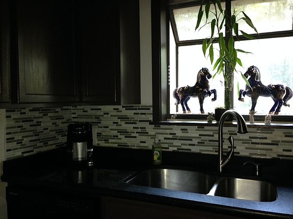 Kitchen w/quartz countertops