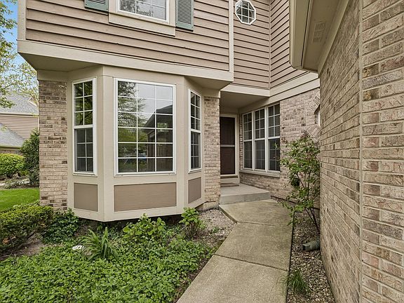 3rd image of 16 Wimbledon Ct