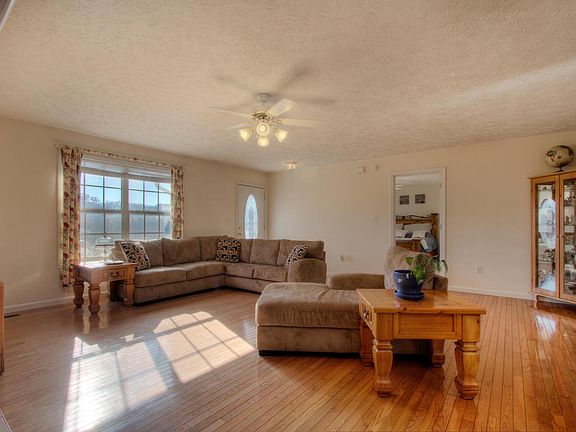 4th image of 2835 Country Meadows Ln