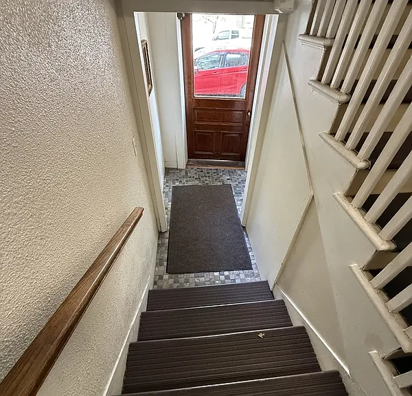 210 Drummond Pl #5 — Photo 5