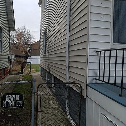 2nd image of 2404 Burger St #1