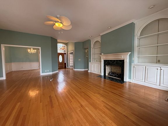 2nd image of 1036 Lake Dr