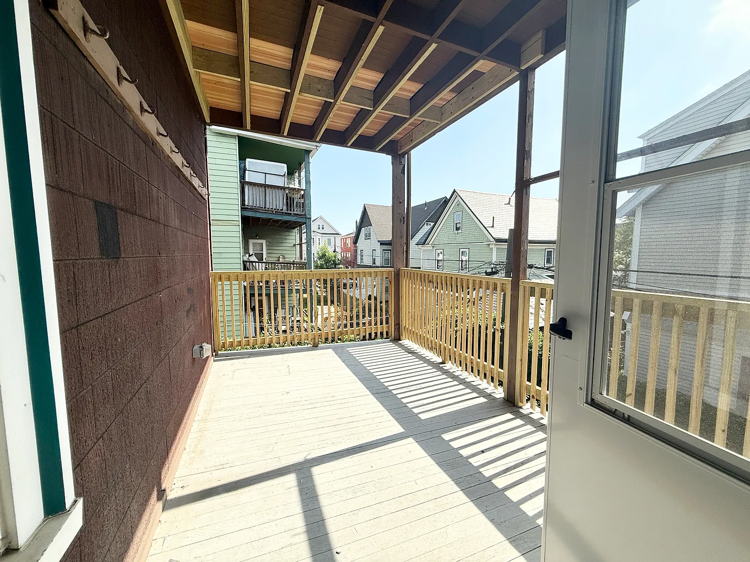 71 Saxton St — Photo 2