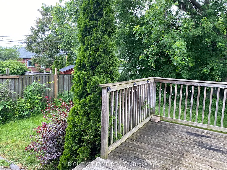 32 Florens Ave — Photo 11