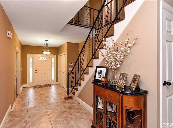 2nd image of 10 Marcella Ct